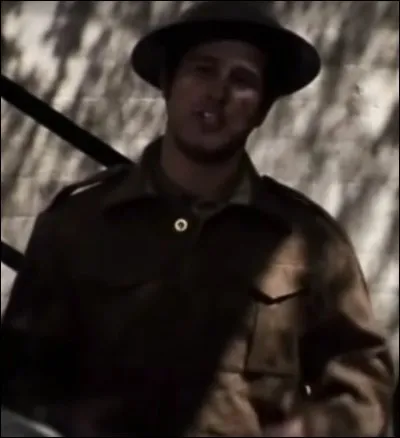 Dans le film "Spoils of War", de quoi ce Britannique parle-t-il tout le temps ?