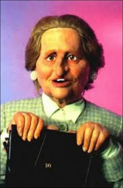 Rien n'atteste son désir de réticules mais Bernadette a souvent un sac entre les mains.