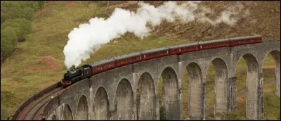 Comment s'appelle le quai du Poudlard Express ?