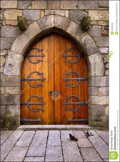 Quelle pièce se situe à proximité du dortoir ?