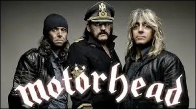 Motörhead chante ''1916'' en hommage aux soldats morts ou blessés lors de la bataille de la Somme qui débuta le 1er juillet. Pour la première fois le char d'assaut fut utilisé au combat. Pourquoi fut-il appelé ''tank'' ?