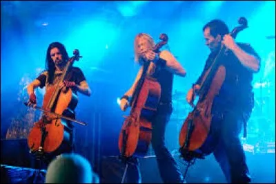 Si vous aimez les cordes, vous apprécierez sûrement ''Farewell'' un morceau joué par les trois violoncellistes et le batteur du groupe Apocalyptica. Que désigna le nom de code ''Farewell'' ?