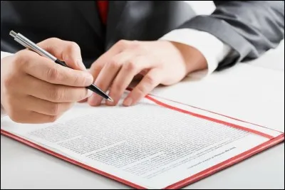 La loi Hoguet réglemente :