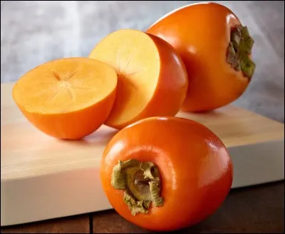 Le kaki a une taille ressemblant à...