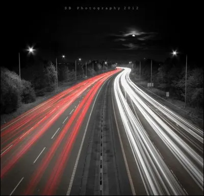 Qui chantait "Je sais que tu vis là-bas au bout de l'autoroute, j'pourrai pas me tromper, c'est allumé la nuit" ?