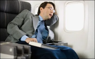 Dans l'avion, elle ____ endormie avant même le décollage.