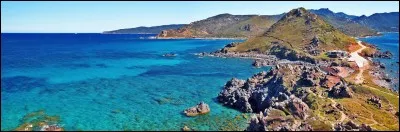 Qui proclame l'indépendance de la Corse en 1755 ?