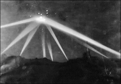 Nous sommes dans la nuit du 24 au 25 février 1942 ! C'est le début de la bataille de Los Angeles ! Cette bataille fait encore parler d'elle dans certains milieux !
Que se passa-t-il ?