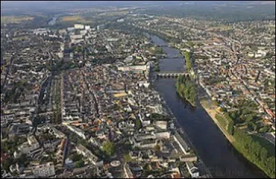 Edith Cresson qui lui succède à Matignon en 1991, était, elle aussi, maire de 1983 à 1997. De quelle ville ?