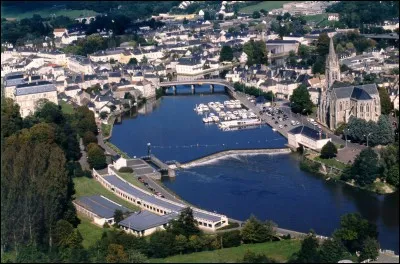 François Fillon, premier ministre de 2007 à 2012, avait été maire de 1983 à 2001. De quelle ville ?