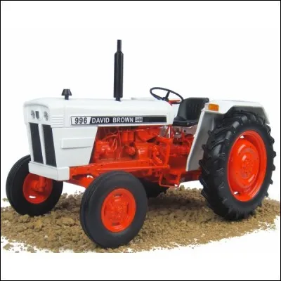 À quelle marque de voiture de sport est associé ce tracteur ?