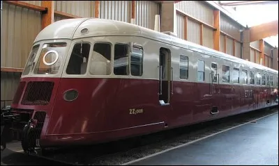 Cet autorail était fabriqué par une marque automobile bien connue, laquelle ?