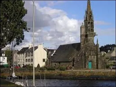 Je vous propose une balade en Bretagne, à Hôpital-Camfrout. Ville au sud-est de la rade de Brest, formant une presqu'île entre l'estuaire du Camfrout et l'estuaire de l'Aulne, elle se situe dans le département ...