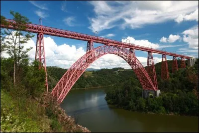 Dans quel département se situe le Viaduc de Garabit ?