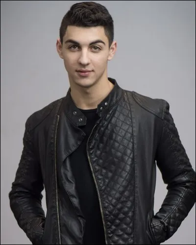 Quel est le vrai nom de James ?