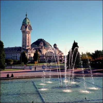 Steve "Silk" Hurley, Larry Heard, Jesse Saunders ou Marshall Jefferson sont les représentants de quel courant house ?