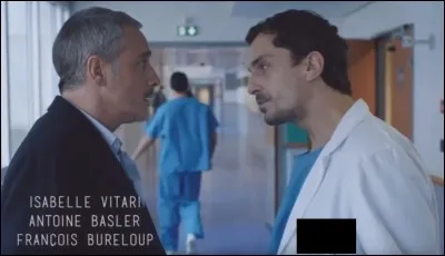 Combien le docteur Chahine a-t-il de stylos dans sa poche ?