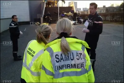 Je conduis surtout une ambulance pour emmener en toute s&eacute;curit&eacute; &agrave; l'h&ocirc;pital les gens qui ont besoin d'aide. Je suis...