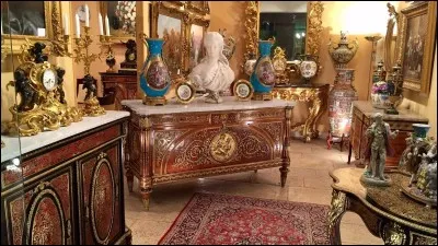 Je travaille avec de vieux objets de valeur ; je les ach&egrave;te et les vends souvent pour gagner de l'argent. Qui suis-je ?