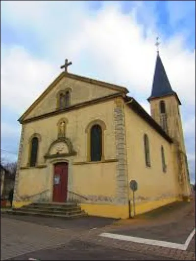 Nous terminons notre promenade devant l'église Saint-Mansuy de Secourt. Village Mosellan, il se situe en région ...