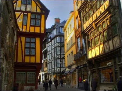 Pierre Corneille et Gustave Flaubert et plus récemment Thomas Pesquet y sont nés. C'est :