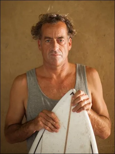 Qui est ce surfeur historique ?