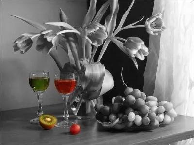 Qui présentait l'émission, "Les années bonheur" ?