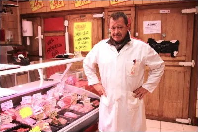 Je prépare et vends de la viande, de la volaille, du gibier et des produits carnés. Que suis-je ?