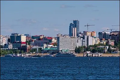 Elle porta le nom de Kouïbychev de 1935 à 1991. Elle est située au bord de la Volga. C'est aussi le nom de cette voiture !
