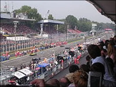Ville italienne de Lombardie près de Milan connue pour son circuit de formule 1, c'est également le nom de cette voiture américaine.