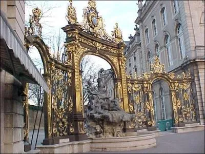 Dans quel département se trouve cette place ?