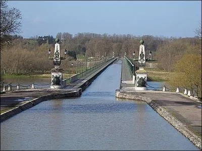 Dans quel département se trouve ce pont canal ?