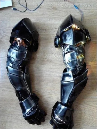 De quel manga viennent ces bras mécaniques ?