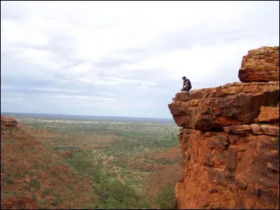 Quelque fois appelée varappe, c'est une pratique pour ceux qui ne sont pas atteints de vertige ou doués pour grimper.