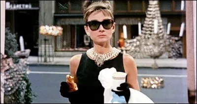 Dans quelle nouvelle de Truman Capote, la jeune Holly aime-t-elle contempler les vitrines d'une célèbre bijouterie à New York ?