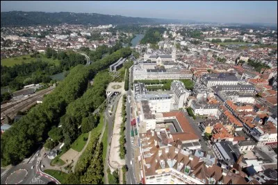 Autrefois Henri IV, puis André Courrèges, Tony Estanguet y sont nés. C'est :