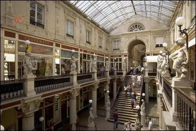 Jules Verne, Aristide Briand et Eric Tabarly y sont nés. C'est :