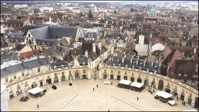 Autrefois Charles le Téméraire, puis Gustave Eiffel et François Rude y sont nés. C'est :