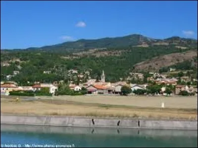 Je vous propose une balade en région P.A.C.A., à L'Escale. Commune de l'arrondissement de Digne-les-Bains, au bord de la Durance, elle se situe dans le département ...