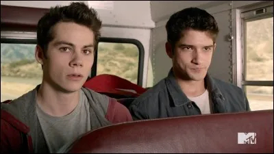 Il est acteur mais il joue aussi dans un groupe ! Comment s'appelle ce groupe ?