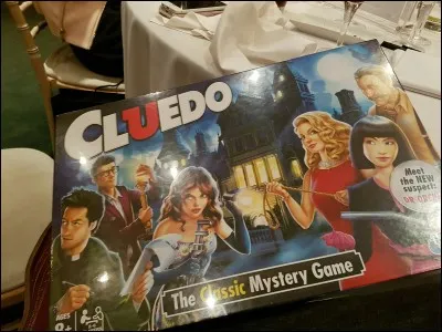 Laquelle de ces armes n'existe pas dans le jeu de "Cluedo" standard ?