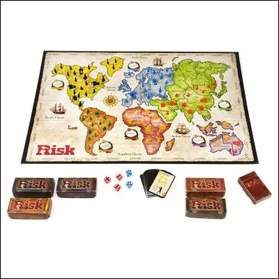 Si un attaquant et un défenseur obtiennent le même score aux dés, lequel gagne dans RISK ?
