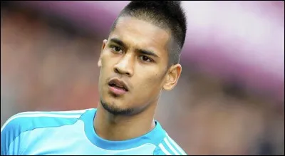 Dans quel club Aréola a-t-il fait ses débuts en Ligue 1 ?