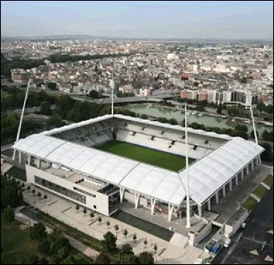 Comment s'appelle le stade du "Stade de Reims" ?