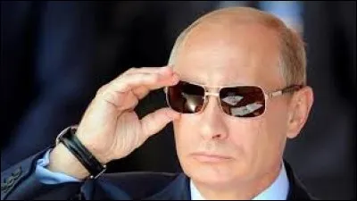 Cet ancien espion est à la manoeuvre depuis bientôt 20 ans... Je ne tiens pas à me faire empoisonner alors je n'en dirai pas plus... 
Quel pays dirige-t-il d'une main de fer ?