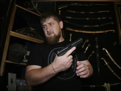 On dirait un chef de gang mais c'est bien un président !
On l'accuse de détournement de fonds publics, d'enlèvements, de torture et d'assassinats... Il a déclaré qu'il n'y avait pas de gays dans son pays ! Il faut dire que s'il continue sa chasse, il n'y en aura vraiment plus !
Quelle république est dirigée par ce fou dangereux ?