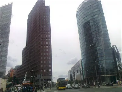 Alexander von Humboldt, Marlene Dietrich, Katarina Witt y sont n&eacute;s. C'est :