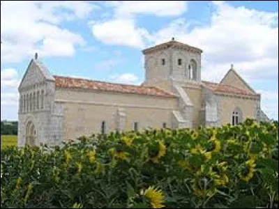 Voici l'église Saint-Pierre de Lagarde-sur-le-Né. Commune de Nouvelle-Aquitaine, dans l'arrondissement de Cognac, elle se situe dans le département ...
