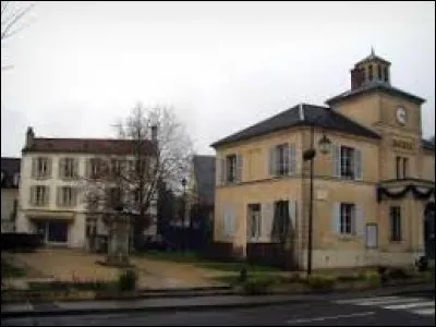 Nadine habite &agrave; Marnes-la-Coquette (Hauts-de-Seine). Elle porte donc le gentil&eacute; ...