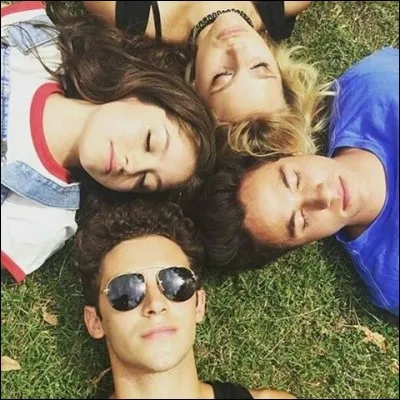 Comment s'appelle le couple Luna et Matteo et Ambar et Simon ?